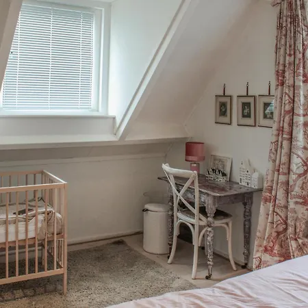 5 Bedroom Cozy In Prázdninový dům Bergen