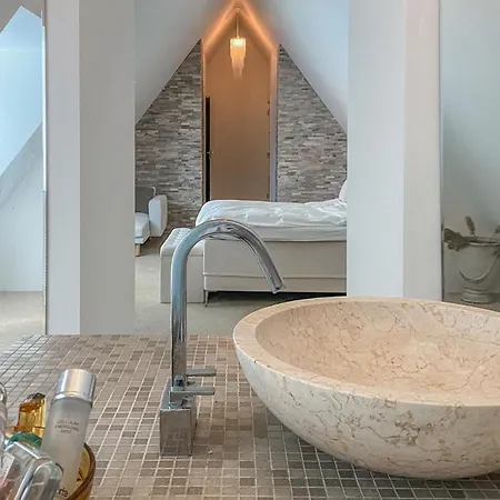 5 Bedroom Cozy In Holiday home