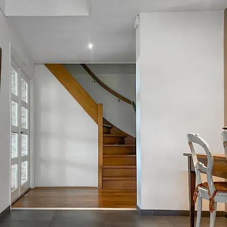 5 Bedroom Cozy In Holiday home *
