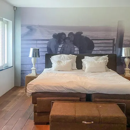 5 Bedroom Cozy In Prázdninový dům Bergen