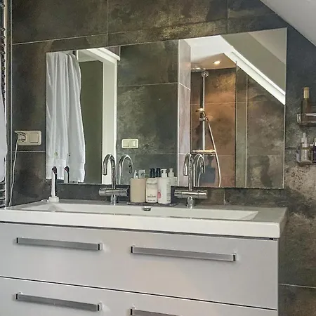 5 Bedroom Cozy In