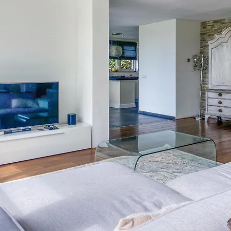 5 Bedroom Cozy In Prázdninový dům *