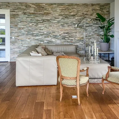 5 Bedroom Cozy In